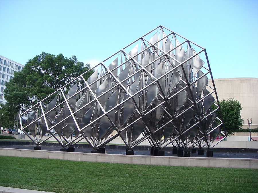 Washington DC [2009 July 03] 001.JPG - Lawn sculpture from The National Air and Space Museum.